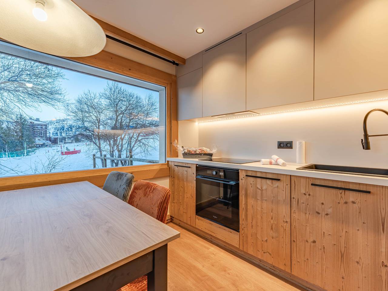 Geheel appartement, Renovated alpine apartment near slopes and shops - Courchevel in Courchevel 1850, Saint-Bon-Tarentaise