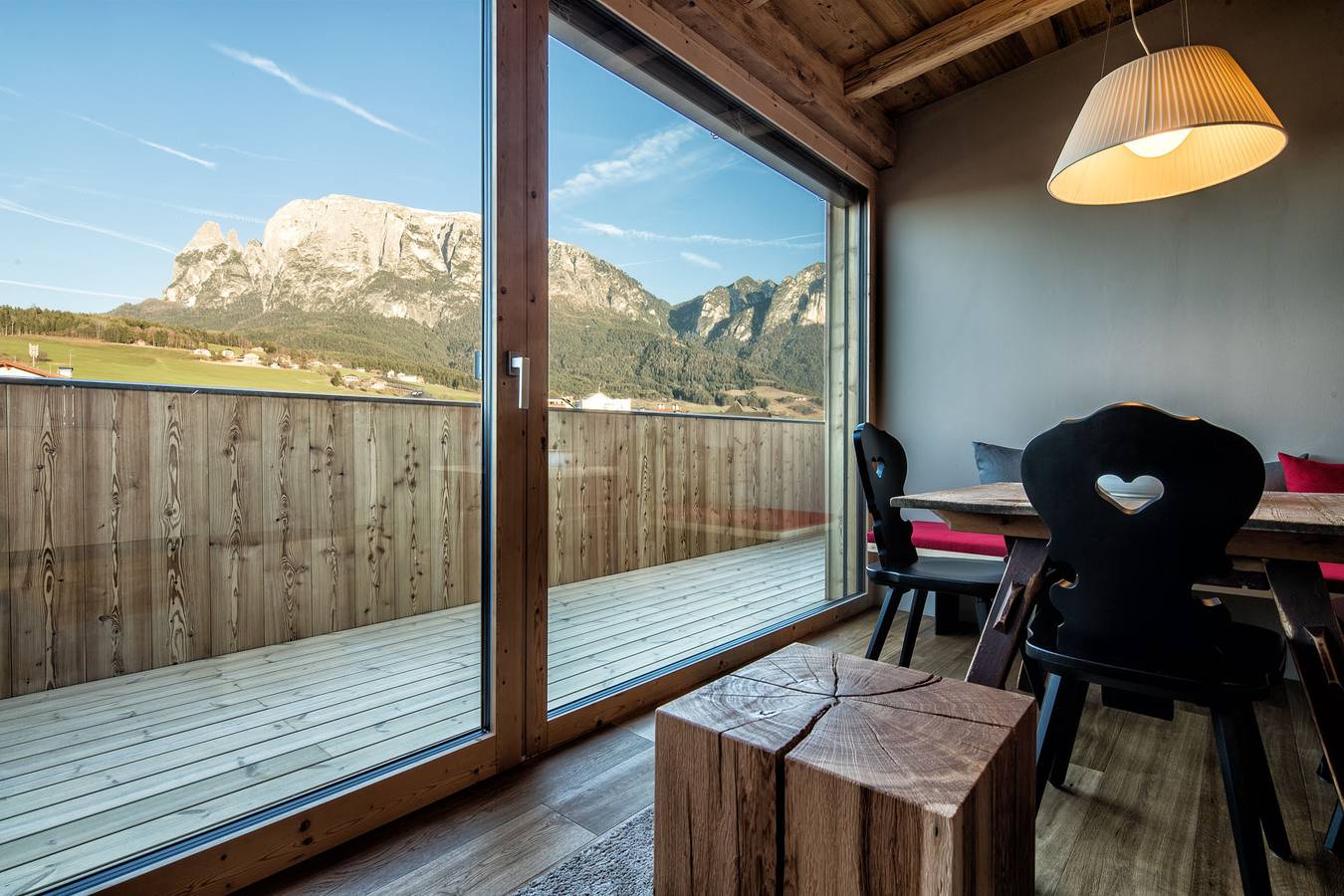 Ganze Wohnung, Ferienwohnung 'Aparment Deluxe 8' mit Bergblick, privater Terrasse und Wlan in Völs am Schlern, Dolomiti Superski