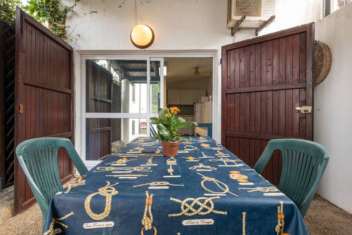 Entire apartment, Giovanna's Studio Apartment with Shared Garden and Terrace in Torre delle Stelle, Maracalagonis