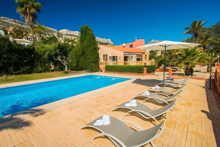 Ferienhaus 'Blanco' mit Meerblick, WLAN und Klimaanlage in Cala les Urques (Maryvilla), Maryvilla
