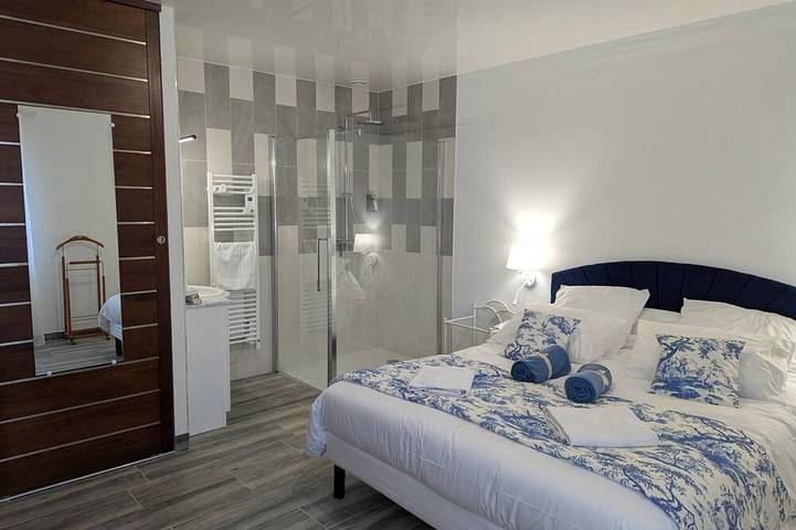 Gîte pour 8 personnes, avec jardin à Dirac - 2