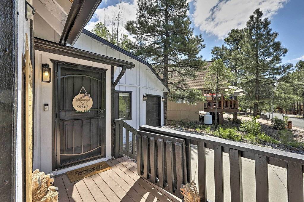 Wraparound Deck & Poker Room: Cabin in Munds Park in Munds Park, Oak Creek Canyon