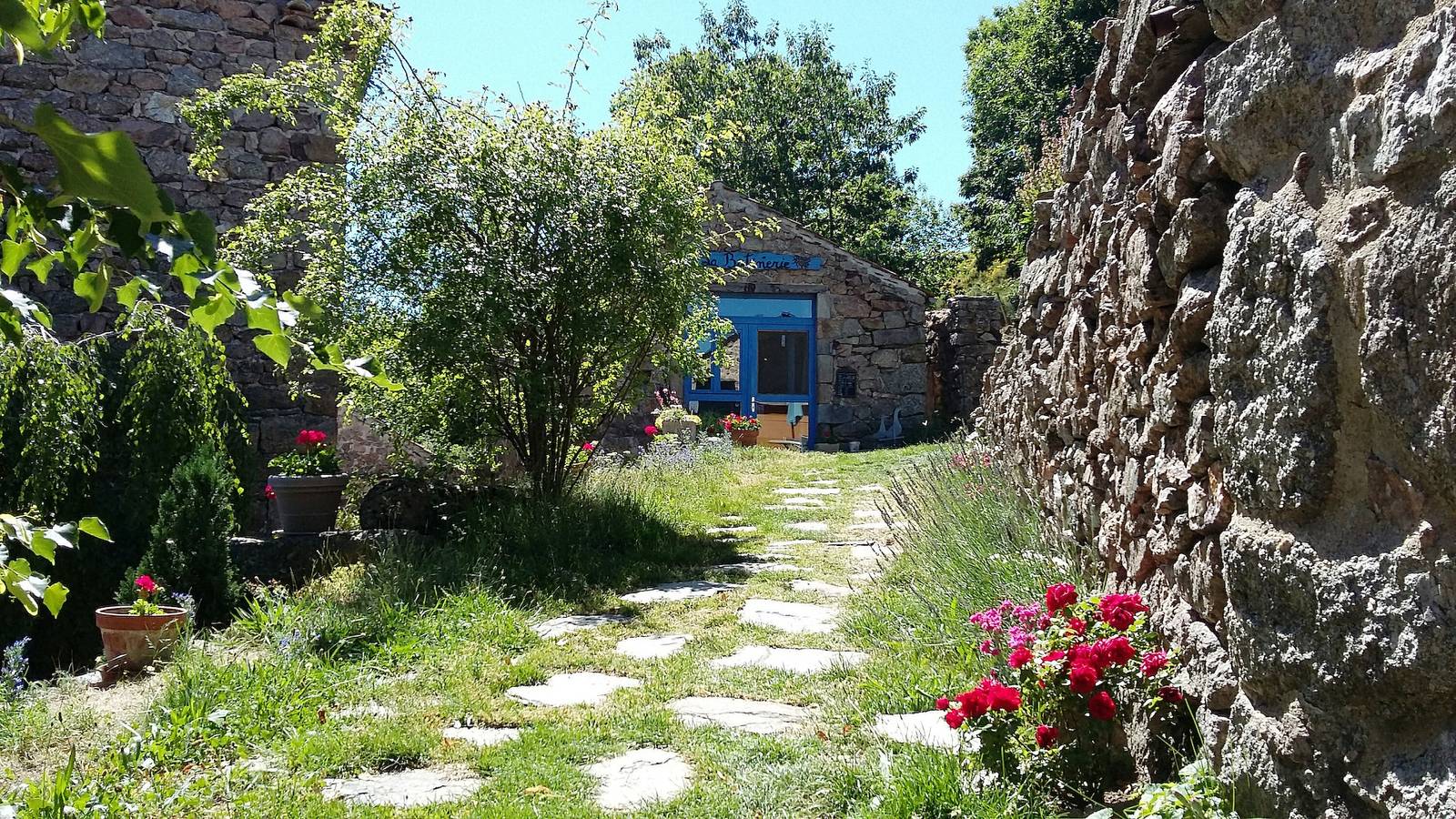 Maison de vacances 'La Butinerie' avec vue sur les montagnes, terrasse partagée et Wi-Fi in Prévenchères, Parc national des Cévennes