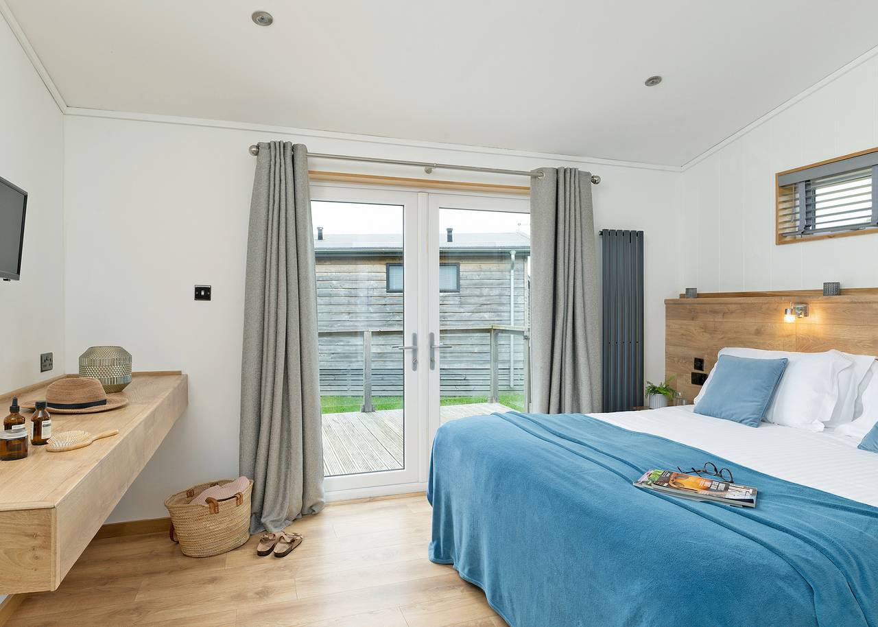 Elite Plus Lodge 3 in Greenham, Berkshire