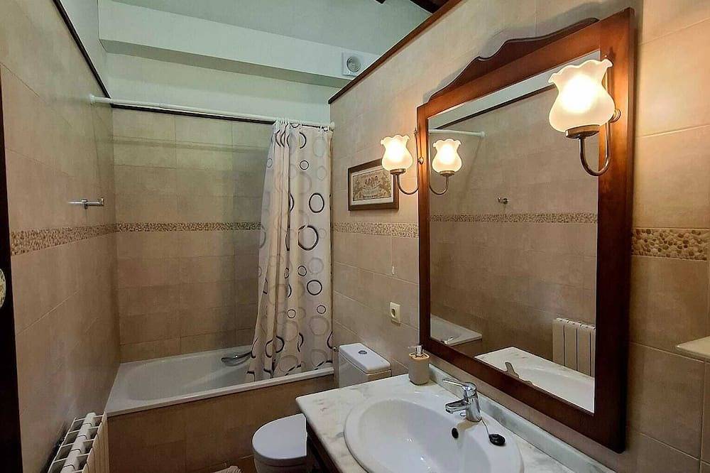 Historic finca/Pyrenees/Mountains/Sea/Spain for groups of up to 10 people in Sils, Provincia de Gerona