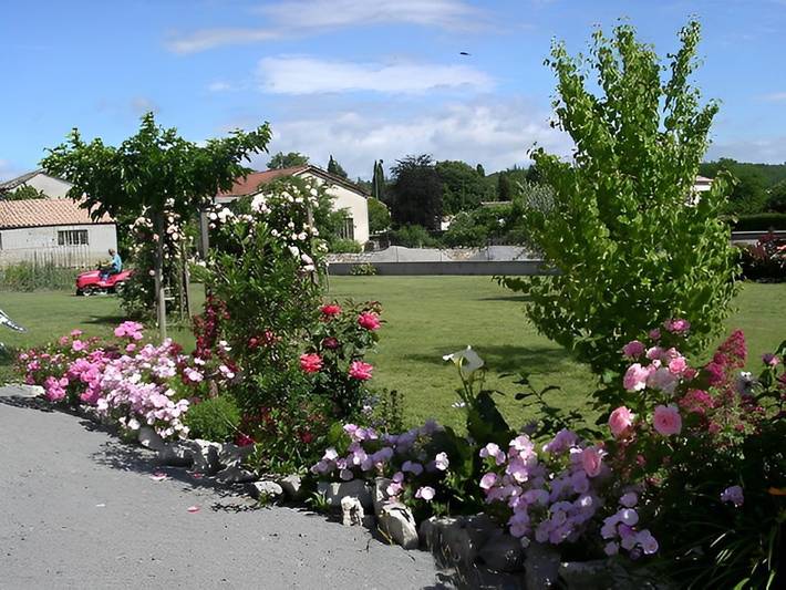 Gîte pour 5 personnes, avec terrasse et jardin, animaux acceptés à Saint-Alban-Auriolles - 3