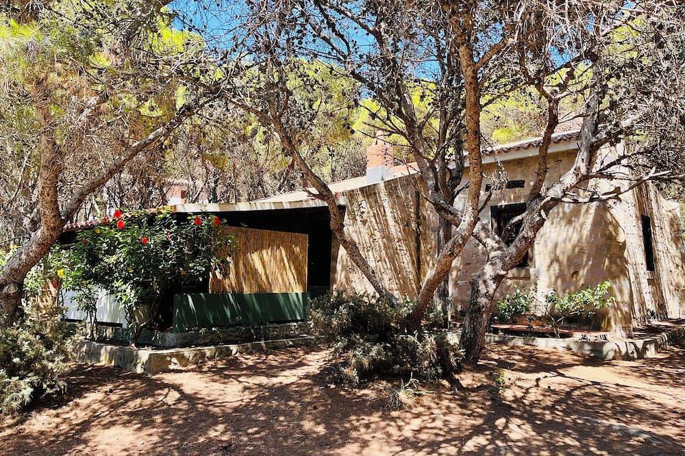 Porto Pino villa 30 meters from the beach  in Playa de Porto Pino, Provincia de Carbonia-Iglesias