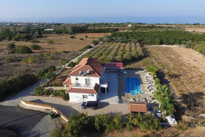Vacation rental for 10 people, with Balcony and Yard in South Cyprus