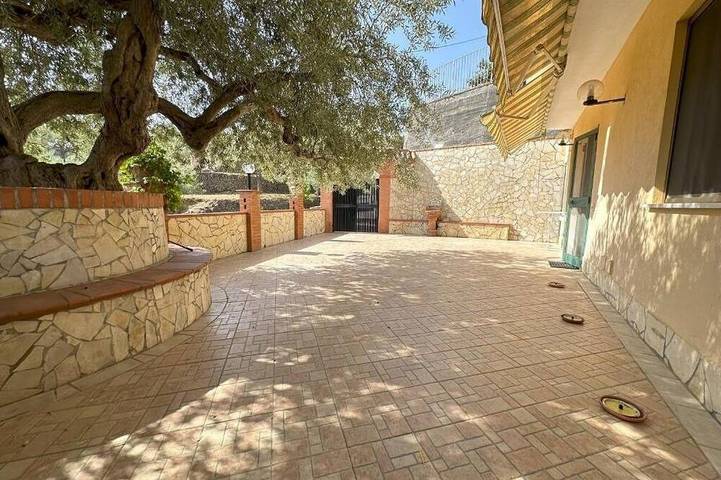Casa vacanza per 6 persone, con giardino in Castelmola