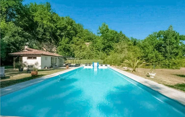 Location de vacances pour 15 personnes, avec Jacuzzi ainsi que Jardin et Piscine à Vianne