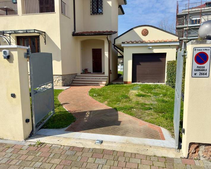 Ferienwohnung für 5 Personen, mit Garten und Ausblick, mit Haustier in Marina di Massa - 4
