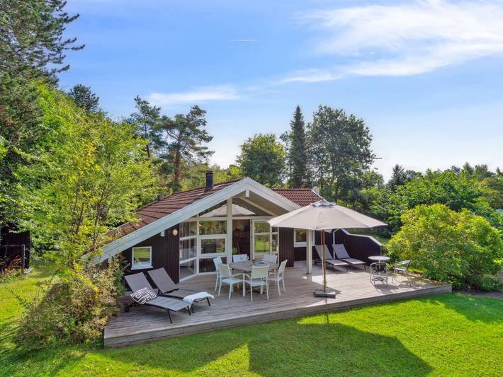 Ferieudlejning for 6 personer, med terrasse og sauna i Tisvilde
