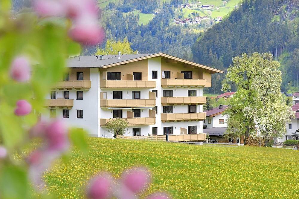 Ganze Wohnung, Gemütliche Komfortwohnung in sonniger, ruhiger Lage mit grandiosem Panoramablick in Tuxer Alpen, Hippach