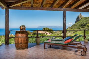 Cottage pour 6 personnes, avec terrasse et vue ainsi que vue sur l’océan et jardin à Scopello