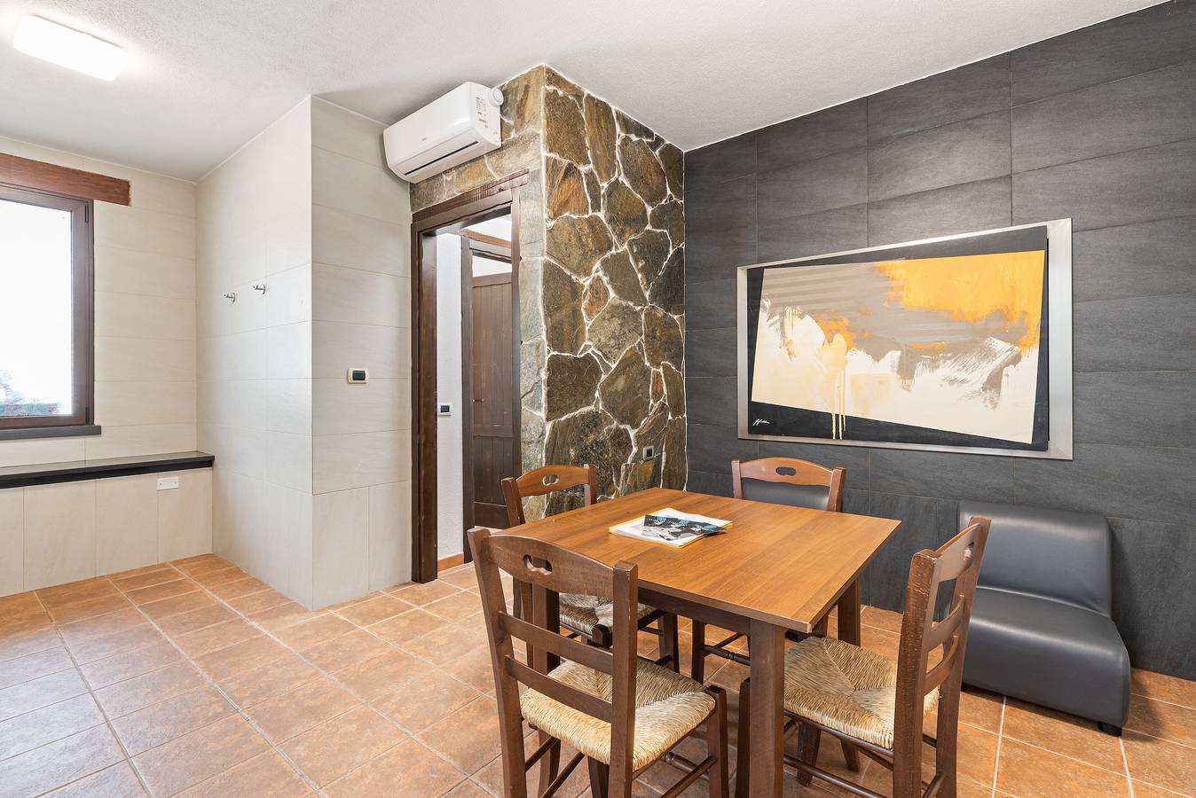 Entire apartment, Apartment '2' with Shared Garden, Wi-Fi and Air Conditioning in Cabras, Stagno di Càbras