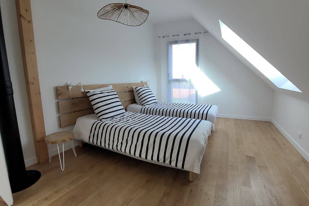 Contemporary house in a quiet location 3 minutes from the beach in Loctudy, Côte de Cornouaille