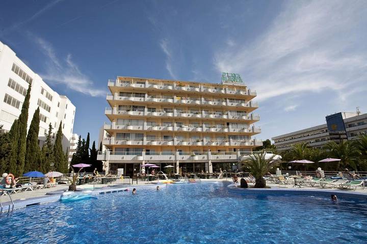 Hotel voor 2 personen, with Balkon and Terras as well as Tuin and Kinderzwembad in S'illot