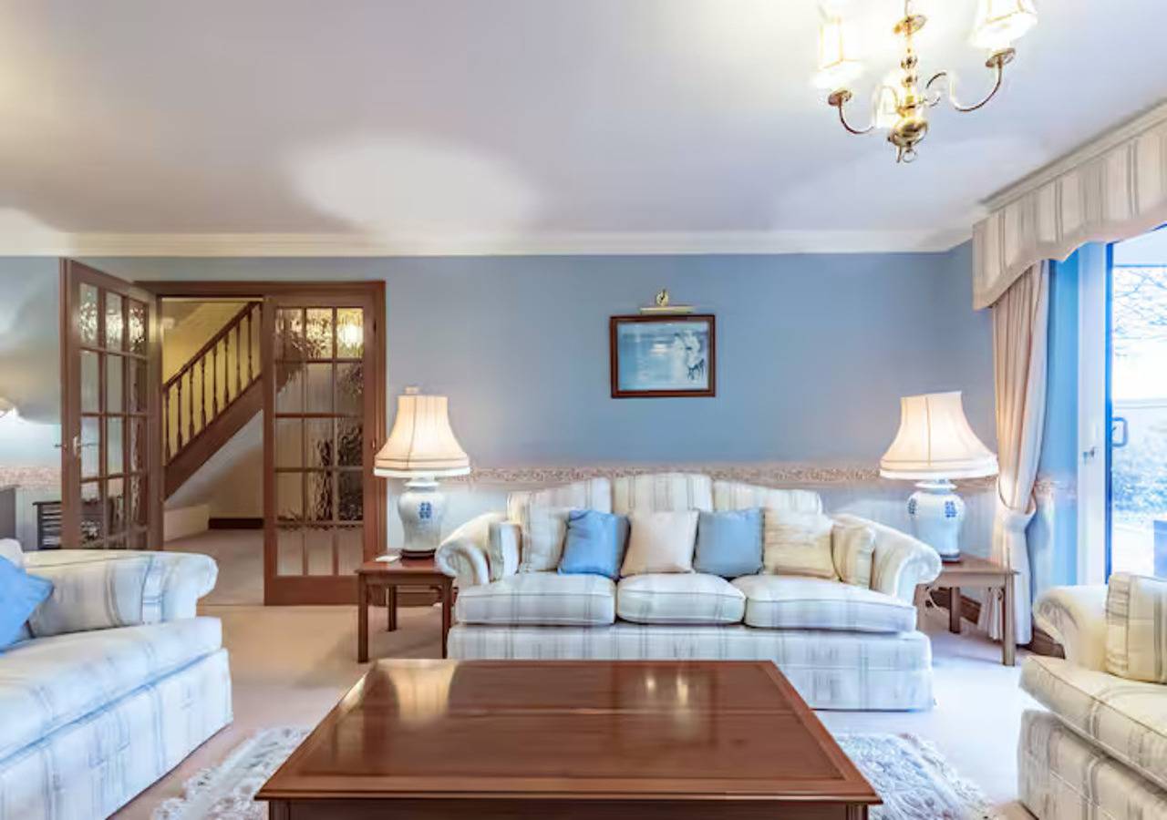 Tudor Style Seafront Home | Sea Views | Shoebury - Pass the Keys in Southend-on-Sea, Este de Inglaterra