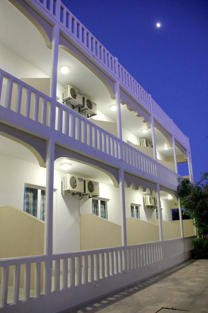 Ferienhaus für 2 Personen, mit Balkon und Terrasse sowie Garten und Pool