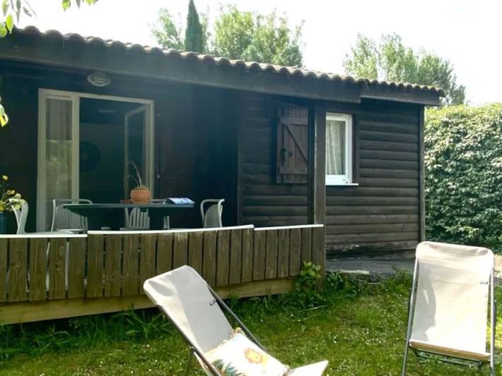 Gîte pour 3 personnes, avec terrasse et piscine, animaux acceptés à Villegly