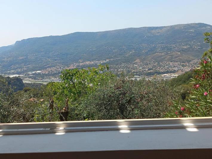 Gîte pour 2 personnes, avec piscine ainsi que vue et terrasse, animaux acceptés à Aspremont - 2