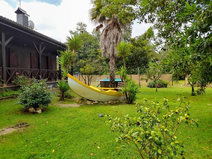 Location de vacances pour 3 personnes, avec Balcon et Terrasse ainsi que Jardin et Piscine dans Vagos