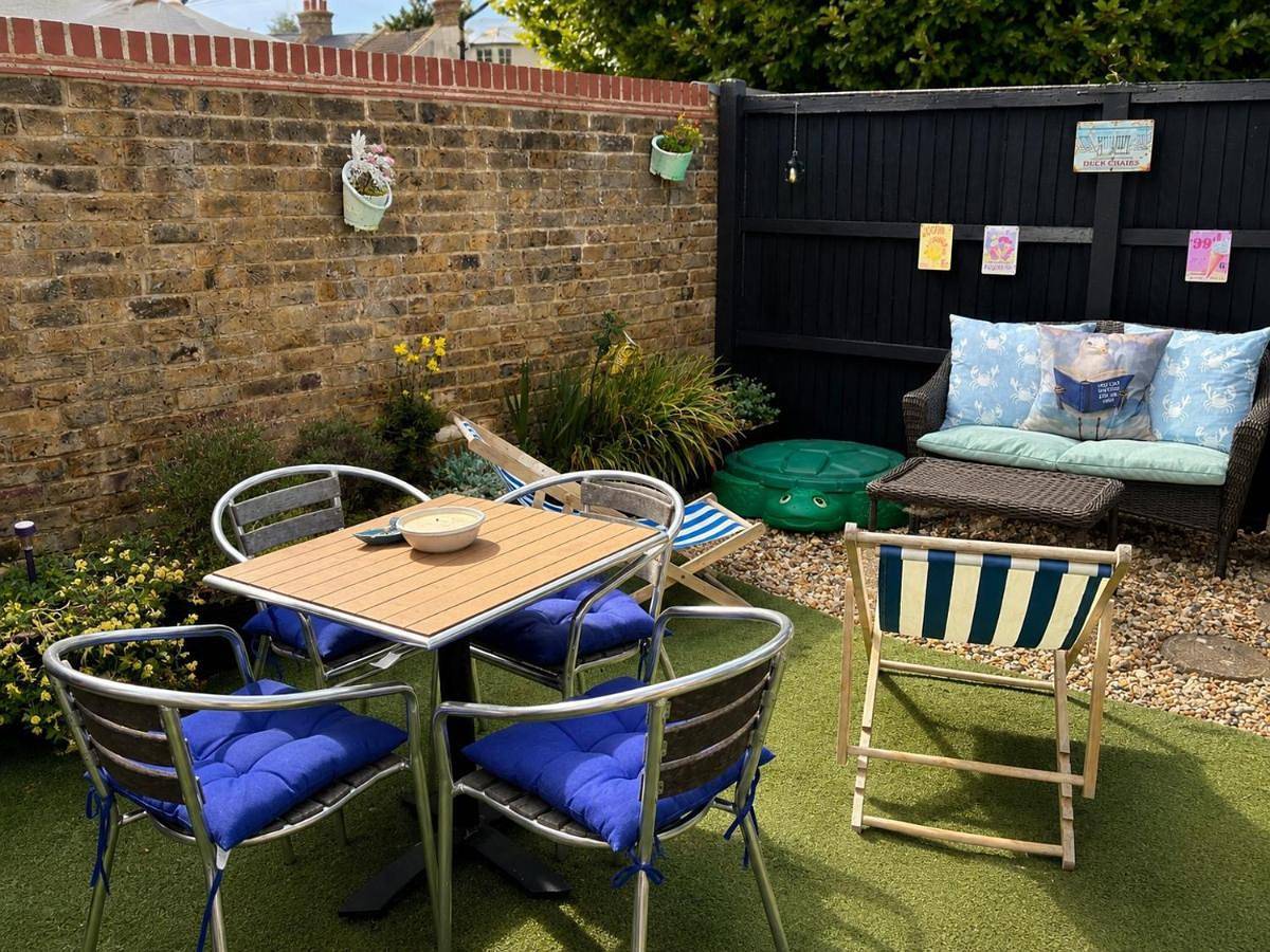 Sherpai Lodge with heated outdoor pool in Herne Bay, Kent