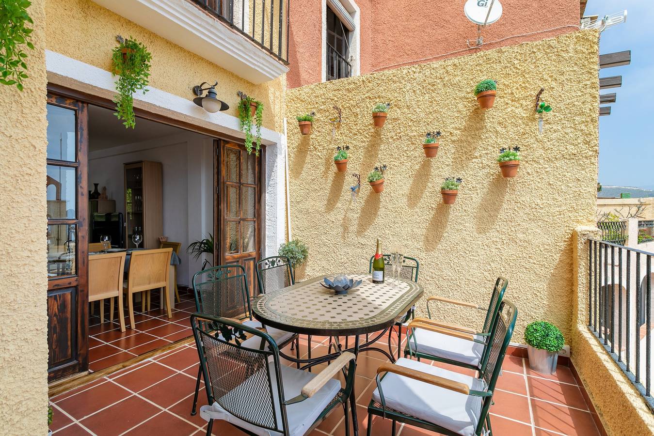 Ferienhaus 'Sol de Mar' mit Meerblick, Gemeinschaftspool und Wlan in El Campello, Costa Blanca