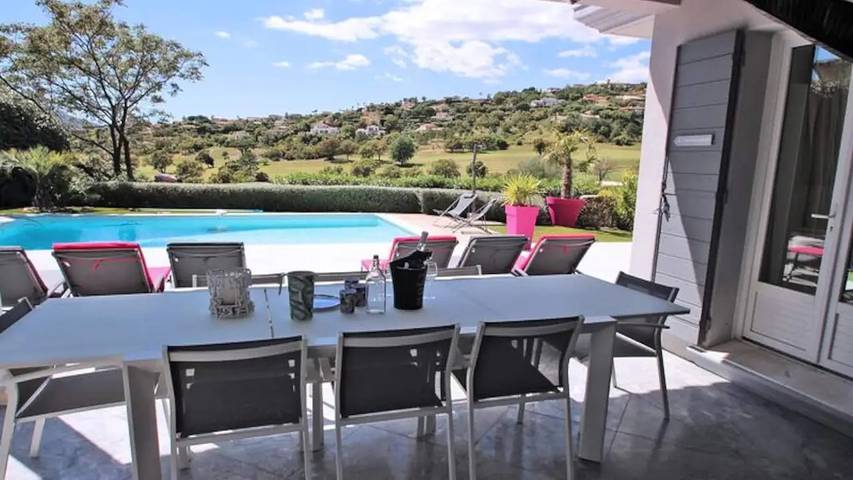 Gîte pour 11 personnes, avec piscine et jardin dans Golf Bluegreen Sainte-Maxime - 2