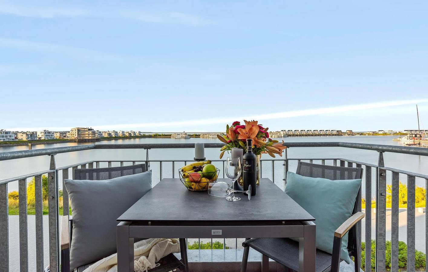 Ganze Ferienwohnung, Apartment mit Meerblick, Terrasse und Parkplatz, 1 km zum Strand in Olpenitz, Kappeln