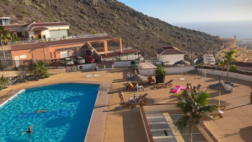 Ganze Wohnung, Ferienwohnung '3 Schlafzimmer Beheizter Pool' mit Meerblick, privater Terrasse & WLAN in Adeje, Teneriffa Süd