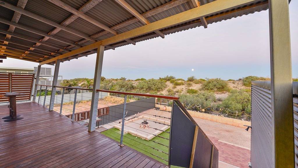 27 Osprey Way - Beobachten Sie den Sonnenaufgang oder setzen Sie sich auf die 2 oberen Decks in Exmouth, Western Australia
