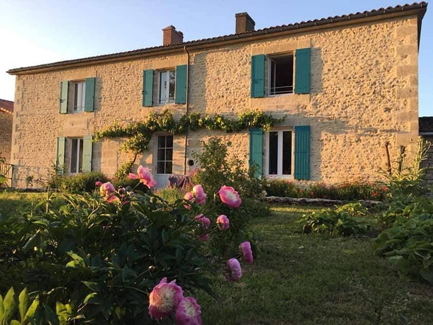 Five-Bedroom House in Azay-le-Brûlé, Région de Niort