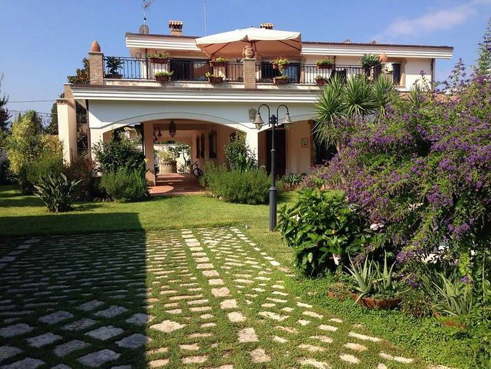 Ferienhaus für 11 Personen, mit Terrasse und Garten sowie Pool in Kalabrien