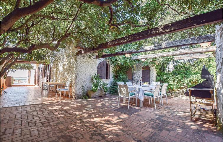 Cozy Apartment with Ocean View, Terrace & WiFi in Tarquinia, Rome Province
