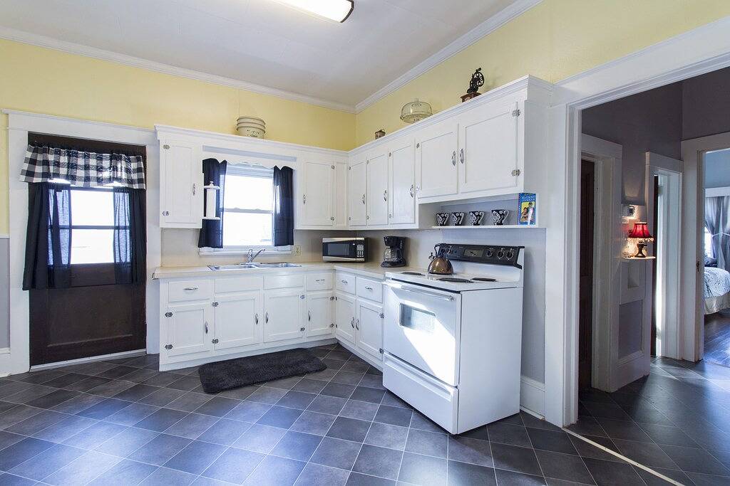 Bradley Cottage in the heart of \"Mayberry\" in Mount Airy, Surry County