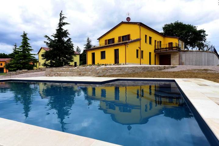 Privatzimmer für 2 Personen, mit Terrasse und Garten sowie Kinderpool und Pool
