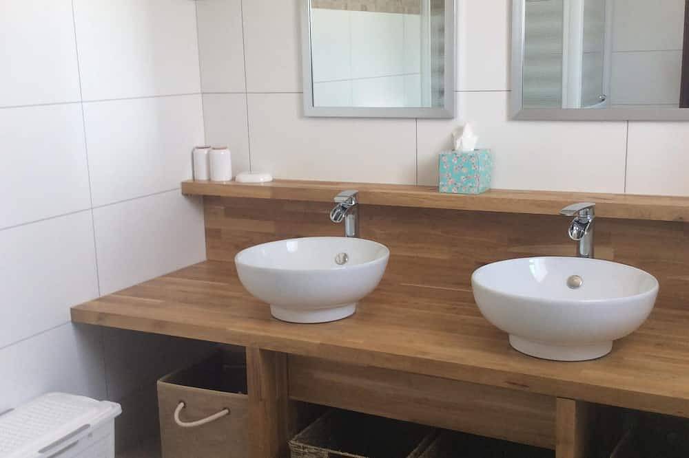 Villa Private Pool-Air-Conditioning Cote Isle S/Sorgue Pets Welcome in Caumont-sur-Durance, Vaucluse