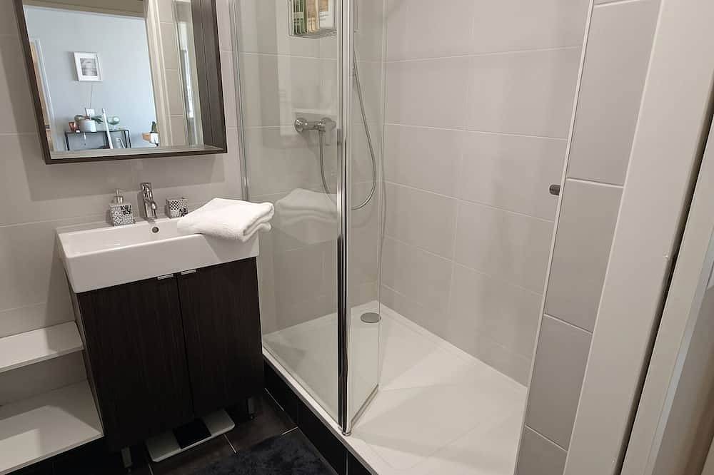 Entire apartment, Le Lolive - modern 2P apartment in Pantin in Pantin, Seine-Saint-Denis
