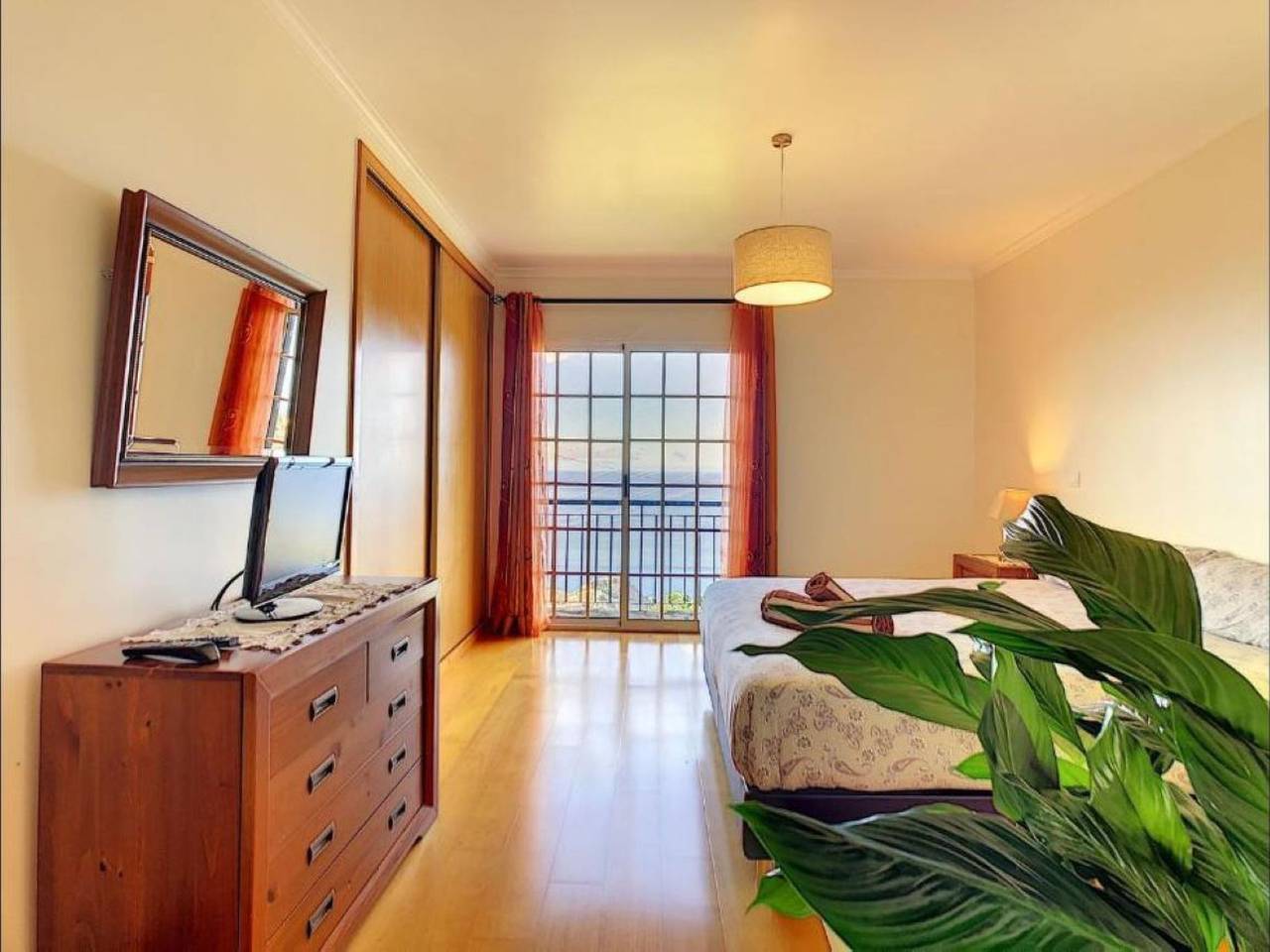 Villa "Casa Laranja" mit Bergblick in Pináculo, Ponta do Sol