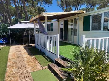 Camping pour 6 personnes, avec piscine et jacuzzi ainsi que terrasse et jardin à Le Muy