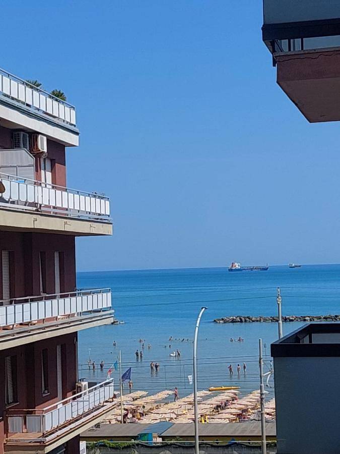 Appartamento per 5 persone, con Balcone e Terrazza a Falconara Marittima