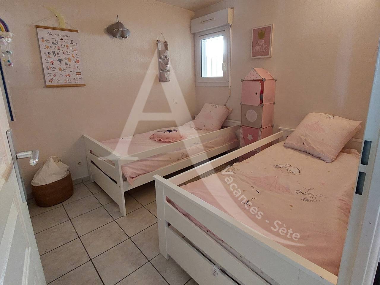 Appartement entier, 355 / T3 Vue Mer Degagée Avec Piscine Et Garage in Mont Saint-Clair, Sète