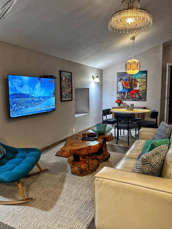 Gîte pour 2 personnes, avec jardin et vue, animaux acceptés à Lastours