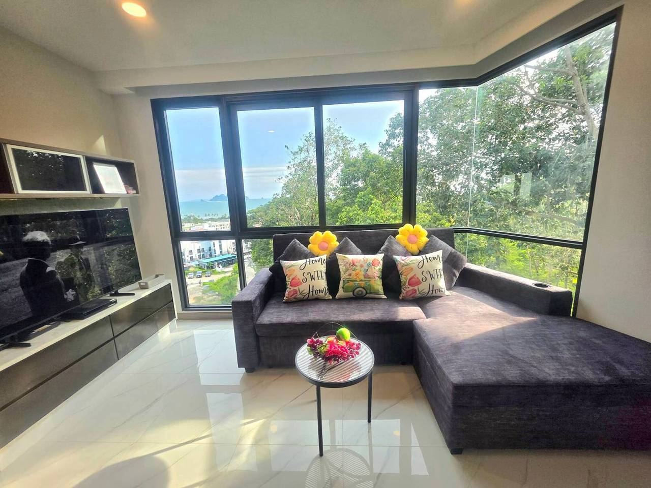 Apartamento entero, A305 - Bonito apartamento de 1 dormitorio con vistas al mar a 300 m de la playa de Ao Nang in Ao Nang, Provincia de Krabi