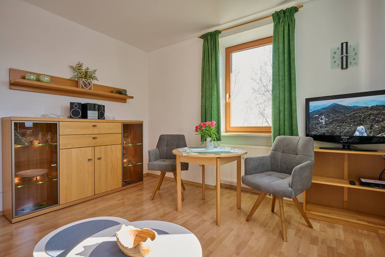 Ganze Ferienwohnung, Ferienwohnungen Monika Bauer - Ferienwohnung Chiemsee für 1-2 Personen (50 qm, Og) in Bernau am Chiemsee, Chiemsee