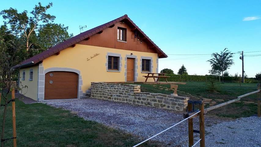 Gîte pour 6 personnes, avec Terrasse ainsi que Jardin et Vue