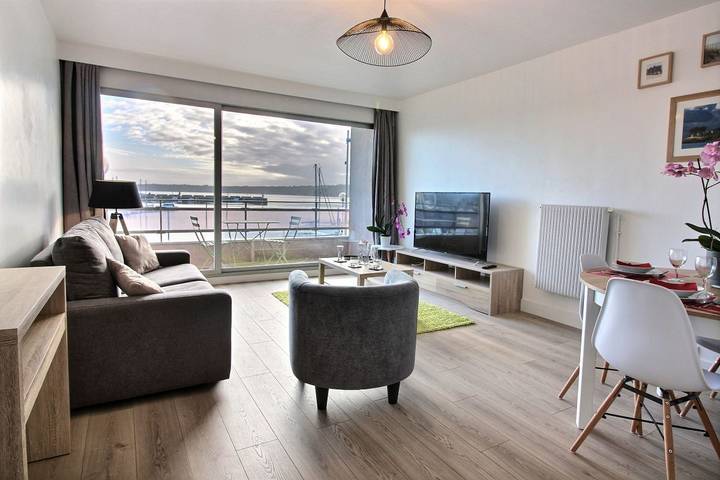 Gîte pour 2 personnes, avec terrasse dans Port du Linkin