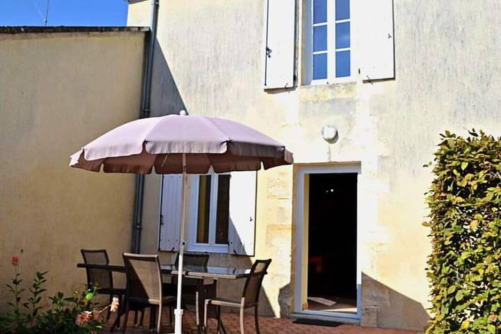Gîte pour 4 personnes, avec Terrasse et Jardin à Salles-Lavalette