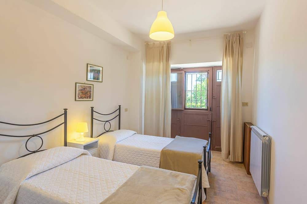 Beautiful private villa for 9 people with Wifi, private pool, Tv, terrace, pets allowed and park... in Campobasso Province